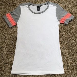 3/$15 Rue 21, t-shirt size M